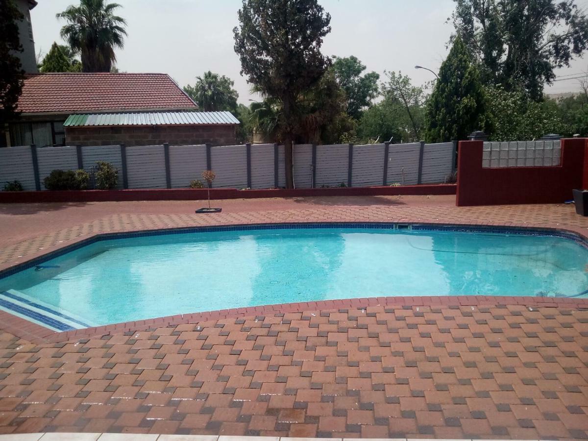 On Hill Lodge Bloemfontein Exterior foto