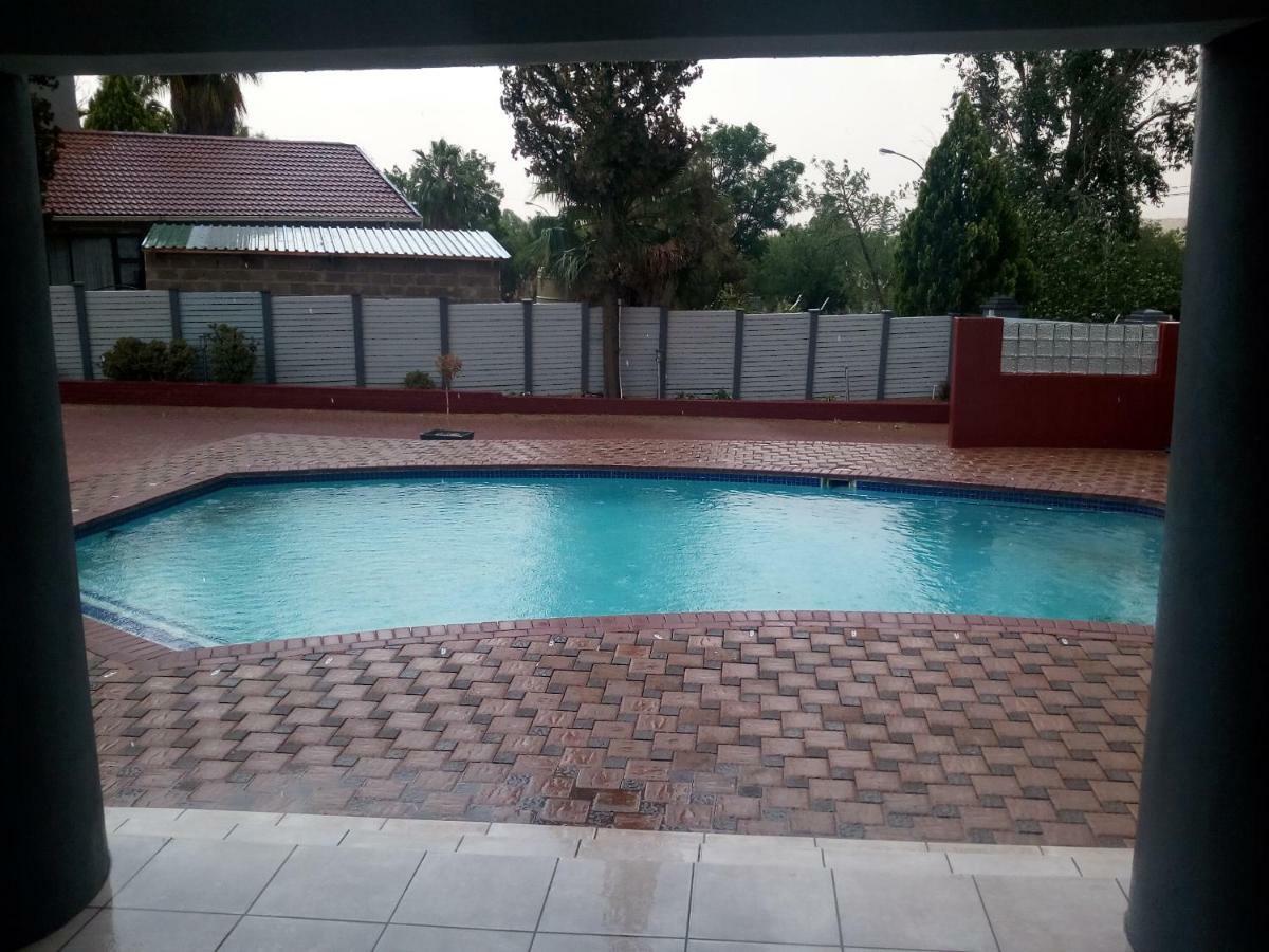 On Hill Lodge Bloemfontein Exterior foto