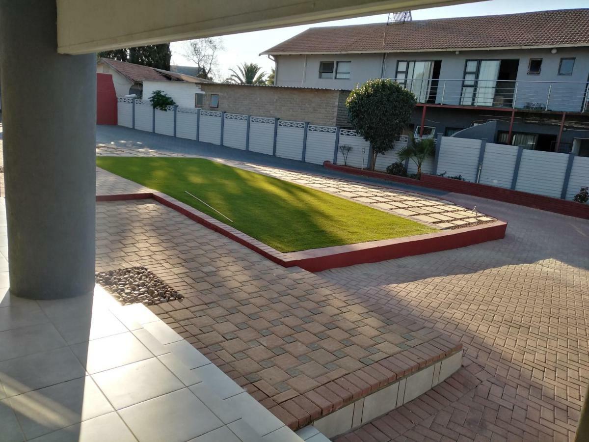 On Hill Lodge Bloemfontein Exterior foto