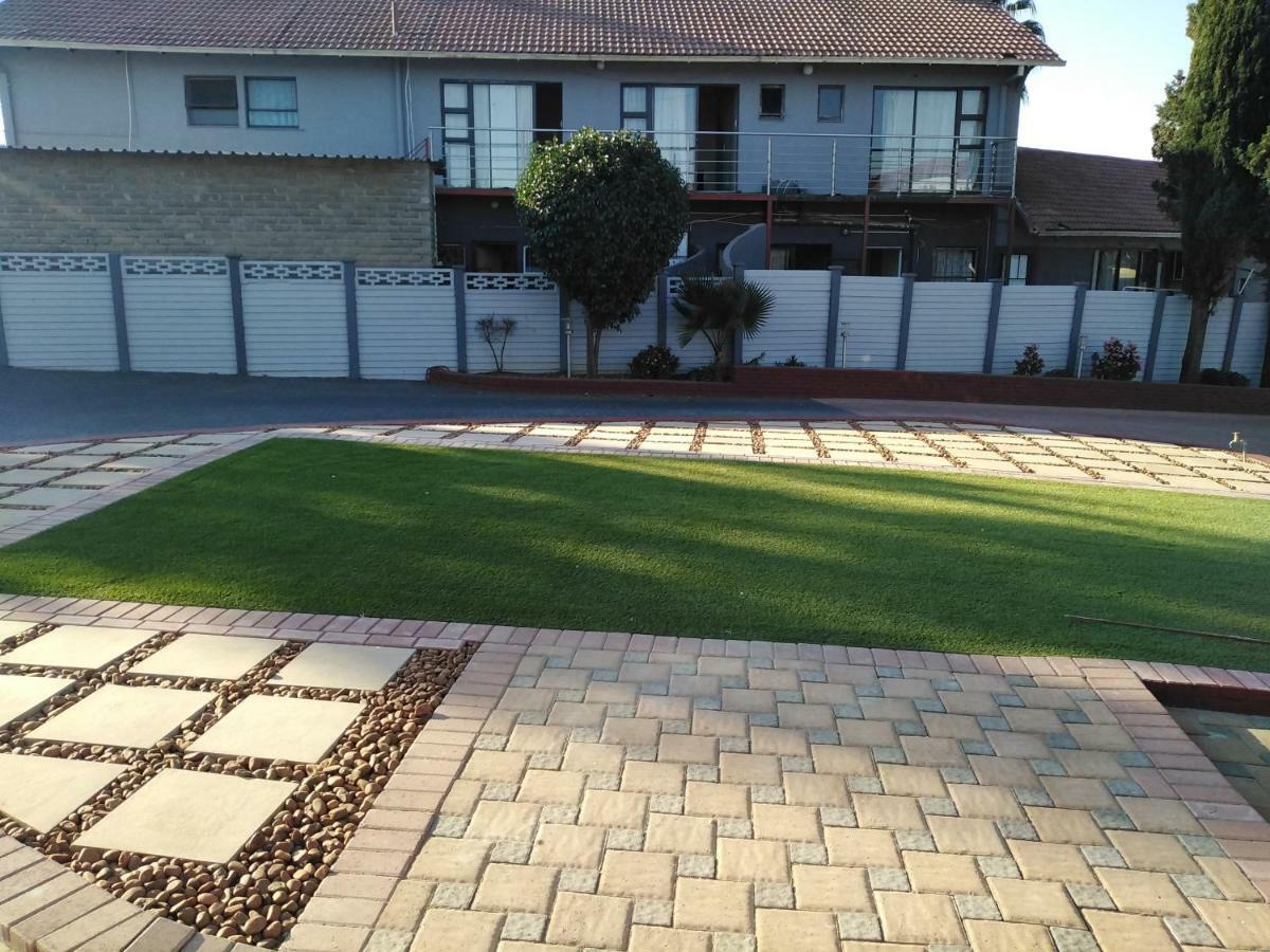 On Hill Lodge Bloemfontein Exterior foto